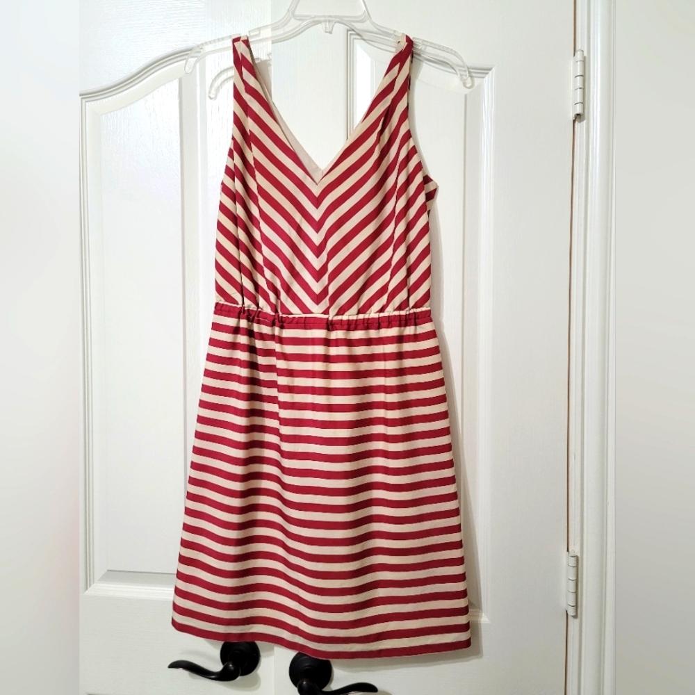 LOFT | V-neck dress Sz 2